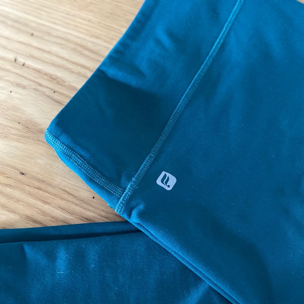 Fabletics mid-rise Powerhold Capri